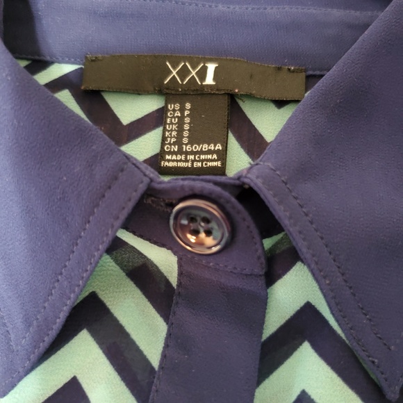 Shirt - Picture 3 of 6